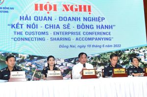 Đối thoại với hơn 100 doanh nghiệp FDI và doanh nghiệp xuất, nhập khẩu