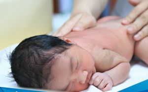 Tỷ số giới tính khi sinh đạt 110 bé trai/100 bé gái