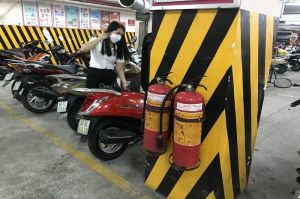 Tiềm ẩn nguy cơ cháy bãi giữ xe