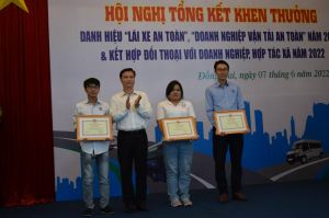 Tuyên dương “Lái xe an toàn” và “Doanh nghiệp vận tải an toàn” năm 2021