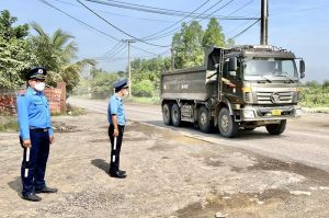 Ra quân “trị” xe quá khổ, quá tải