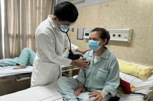 Lần đầu thực hiện thành công ca vá thông liên thất ít xâm lấn