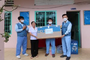 Doanh nghiệp tặng ti vi, máy lọc nước… cho Cô nhi viện