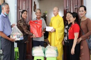 Tặng quà cho 50 hội viên hội chiến sĩ cách mạng bị địch bắt tù đày TP.Biên Hòa
