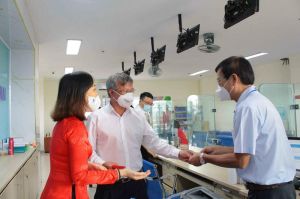 Lấy người dân, doanh nghiệp làm trung tâm