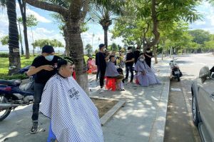 Cắt tóc miễn phí ở chợ Biên Hòa