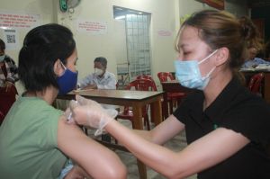 Tích cực tiêm vaccine để đề phòng biến chủng mới