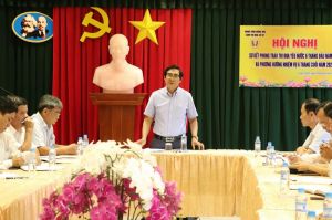 Cán bộ, viên chức làm gương trong việc tiêm vaccine phòng Covid-19