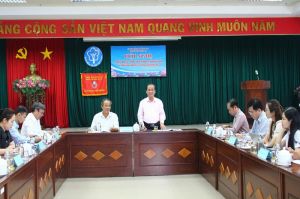 Tổ chức trao tặng thẻ bảo hiểm y tế cho các hoàn cảnh khó khăn