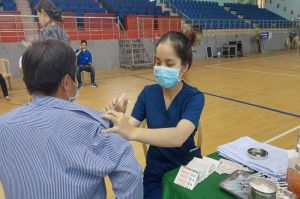 Tập trung tiêm vaccine phòng Covid-19