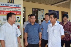 Chủ tịch HĐND tỉnh đi khảo sát y tế cơ sở và nhà trọ công nhân