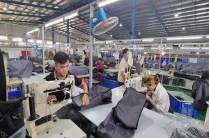 Nghề may vẫn thu hút lao động nam vào làm việc