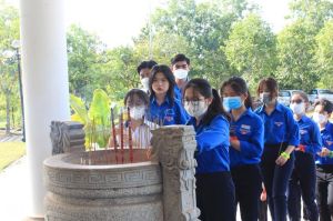 Quan tâm tạo nguồn cho Đảng