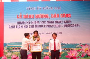 Đẩy mạnh học tập và làm theo Bác