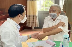 Khám bệnh, phát thuốc miễn phí cho gần 500 cựu chiến binh, người có công với cách mạng, người già