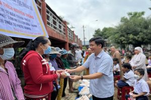 130 triệu đồng trao tặng đồng bào dân tộc Chơro tại Thống Nhất