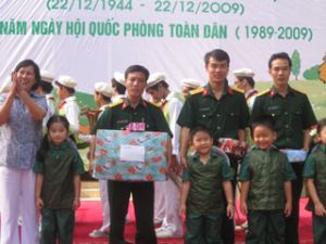 동나이성의유치원가 ‘베트남 인민군”창립 기념식 을 개최하였다.