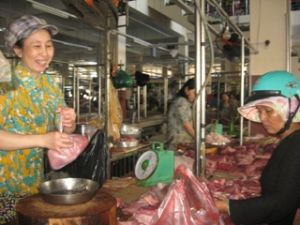 テットの後で、食品の価格が相変わらず高く寝上がっている。