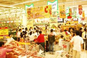 Big Cスーパーでは多くの製品が値下がりしている。