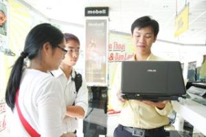 電気通信Aがパソコンの保証サービスを補助している。
