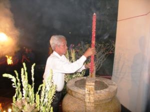 순국선열들에게의 은혜 보답 촛불 켬의 프로그램에 청년과 단원2000명이상이 참석했다