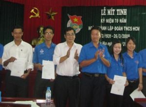 ドンナイ省のホーチミン共産青年団は１万１千枚以上の青年団カードを供与した。