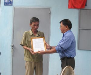 第2陸軍指揮官学校はビエンホア市に住んでいる枯葉剤被害者に「愛情」という家を渡した。