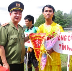 2011년 제4차 (동나이 경찰청) 경제보안서 축구대회에 9팀이 참석한다