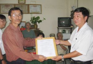 チュンジュン（Trung Dung）町に住んでいる枯葉剤被害者に「仁愛」という家を渡した。