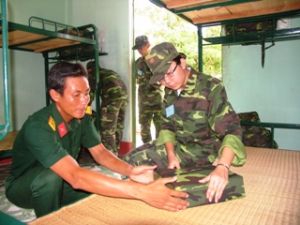 １３６人の学生はドンナイ（Dong Nai）省の２０１０年軍隊夏キャンプに参加した。