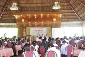 セミナーにはブランドの構築の必要性、そして輸出用手工芸品の市場開発戦略との問題を述べられました。