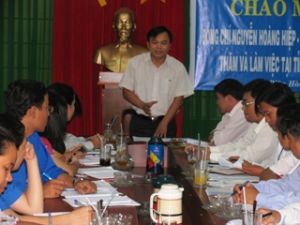 ホーチミン（Ho Chi Minh）中央共産青年団書記長はドンナイ（Dong Nai）常任委員会と仕事について打ち合わせていた。