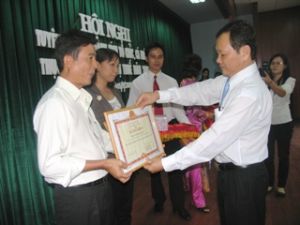 ２００９年に税業の団体と個人をほめた。