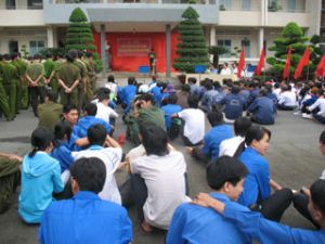 タンフー（Tan Phu）：交通安全の月を呼応。