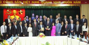 노조 지도자, 네덜란드는 현재 동 나이 (Dong Nai)에 방문 작업
