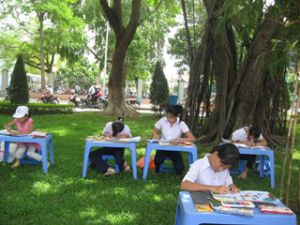 ドンナイ(Dong Nai)省の児童文化会館：「部隊が好き」運動にからの387つのプレゼントを贈った