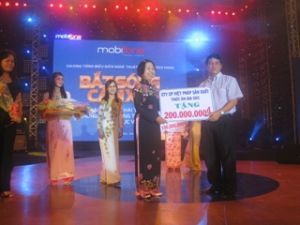 MobiFoneはチュオン・サー（Truong Sa)群島で暮らす兵士に金額1億ドン以上を贈り