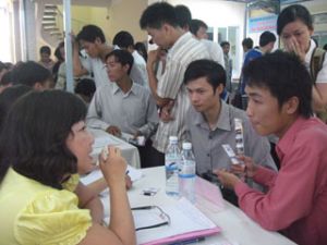 24つの企業は第２９回仕事取引所に参加した。