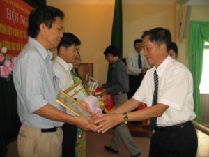 「民政党」組織は「ホーおじさんの教えを行ないましょう」運動の結果を総括