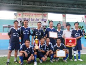 2009年のビエンホア（Bien Hoa）市のサッカーの優勝決定戦：チンエンレン（Tien Len）クラブは1位であった。