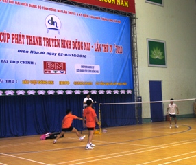 ２０１０年第ＶＩ回ドンナイ(Dong Nai)放送局バトミントン大会：ビエンホア電力選手は１位。