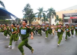 約１千７百人の選手は２０１０年ドンナイ(Dong Nai)省警察運動会に参加した。