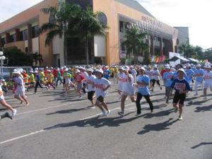 ベトナムスポーツの日６４周年記念（１９４６年３月２７日～２０１０年３月２７日）：伝統マラソン大会が行われる。