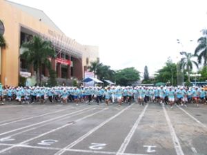 ２０１０年ベトナムNike会社の労働者マラソン大会：三千人の労働者を引きつけた。