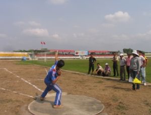 ドンナイ（Dong Nai）省運動会の陸上競技：チャンボン(Trang Bom)は１位。　