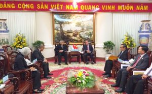 Indonesia총영사는 무역 촉진을 참석하기 위해 Dong Nai를 초대한다