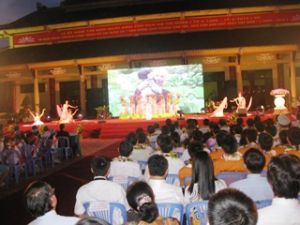 ドンナイ：ホーチミン（Ho Chi Minh）主席の誕生日１２０周年、民族を解放する英雄とベトナム名人としてUNESCOに認められたホーおじさんの頃２０周年の記念式を盛大に行った。