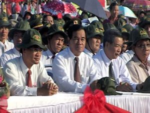 ビンクー（Vinh Cuu）及びチャンボン（Trang Bom）解放記念日の式典を行った。