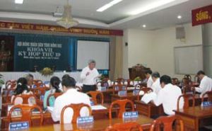 経済社会問題についての討論。