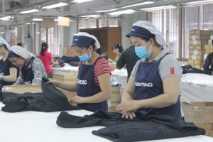 Covid-19 전염병에서 어려움을 극복하는 데 기업에 지원한다.